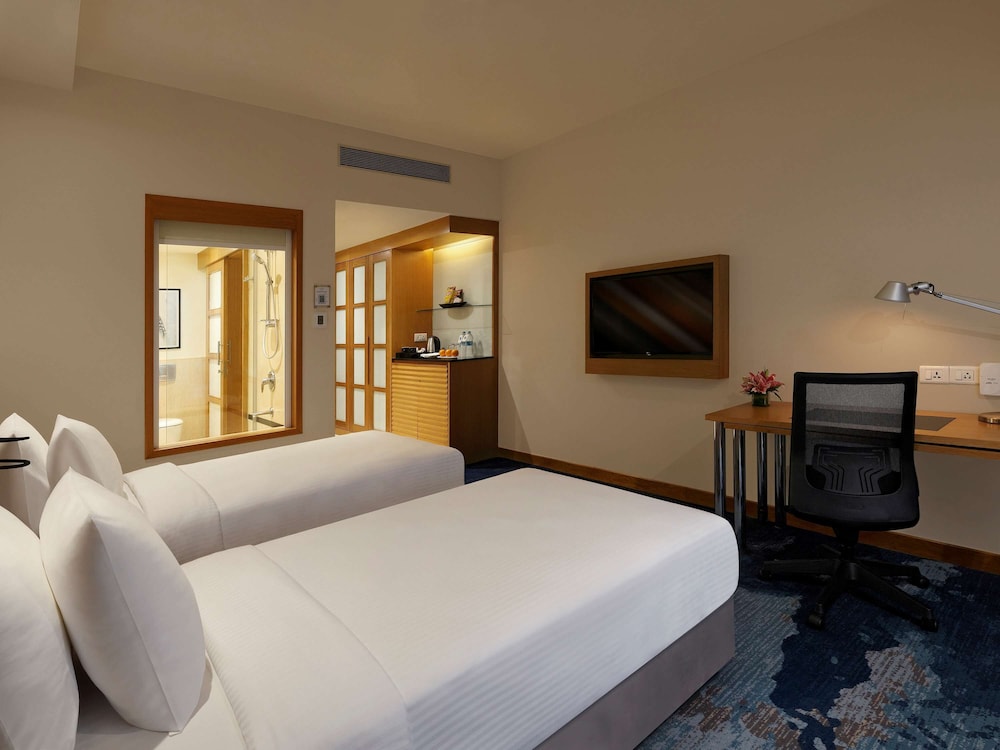 Standard Room, 2 Twin Beds, Poolside - Photo 1