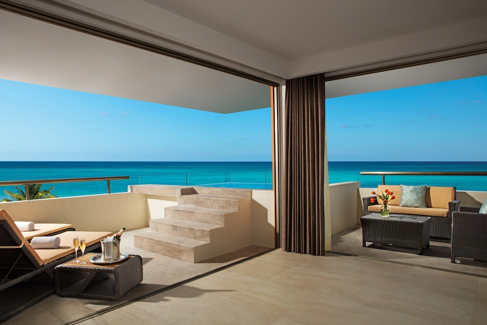 Preferred Club Junior Suite Ocean Front Plunge Pool King