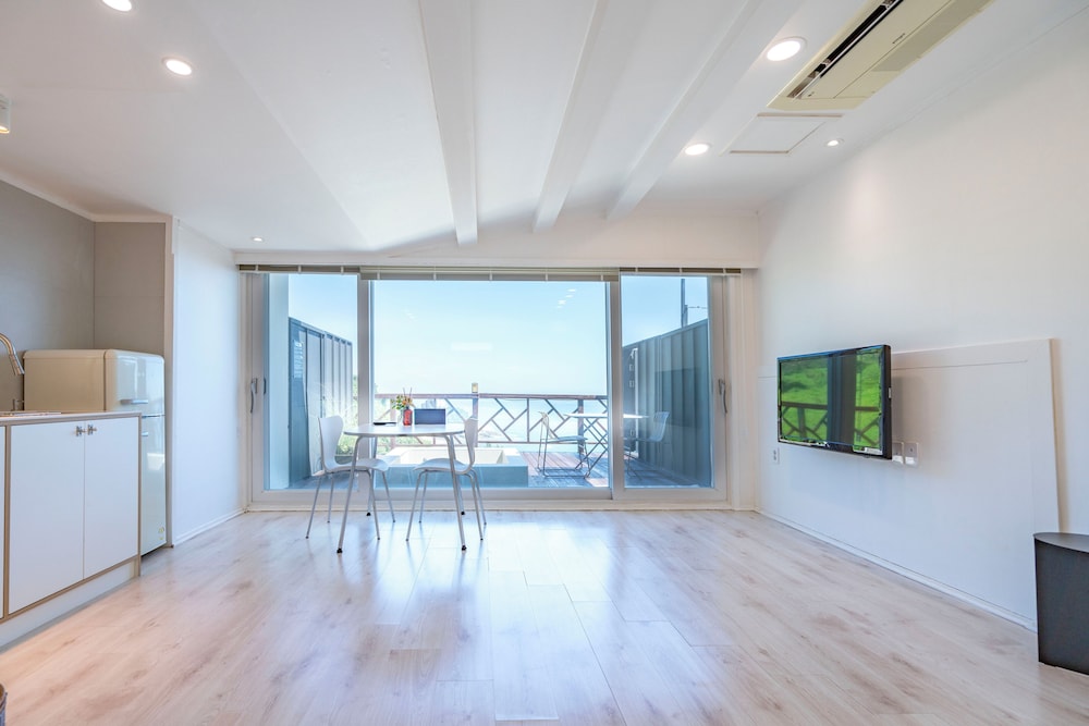Fourth Room photo 2