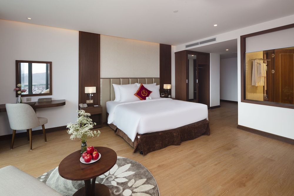 Suite - Photo 3