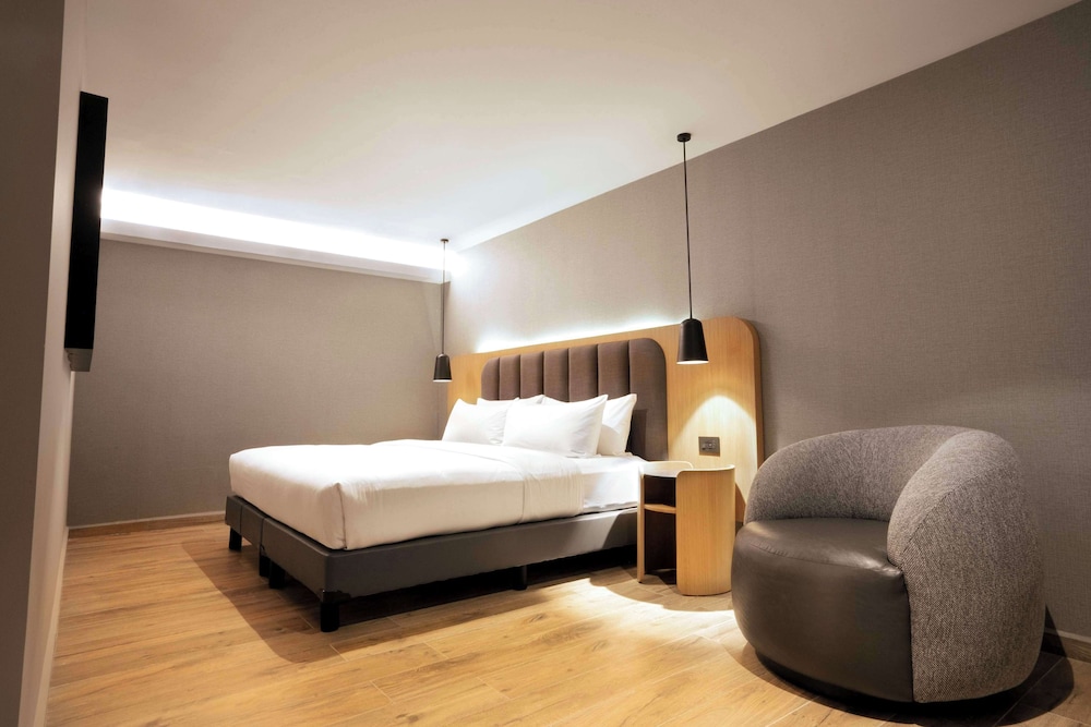 Junior Suite, 1 King Bed - Photo 3