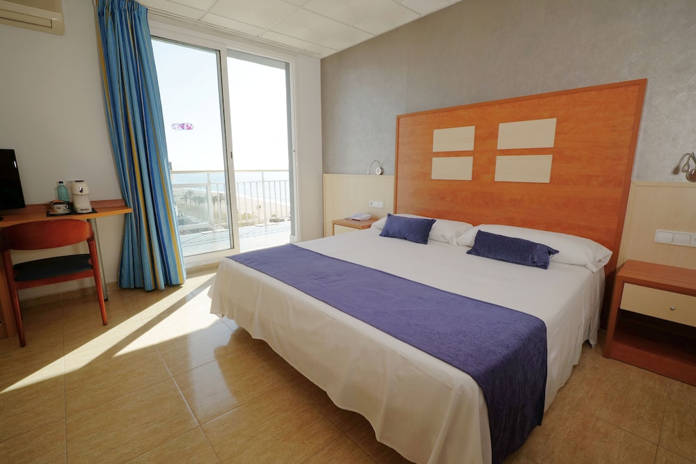 Habitación doble superior vista mar con bañera de hidromasaje photo 2