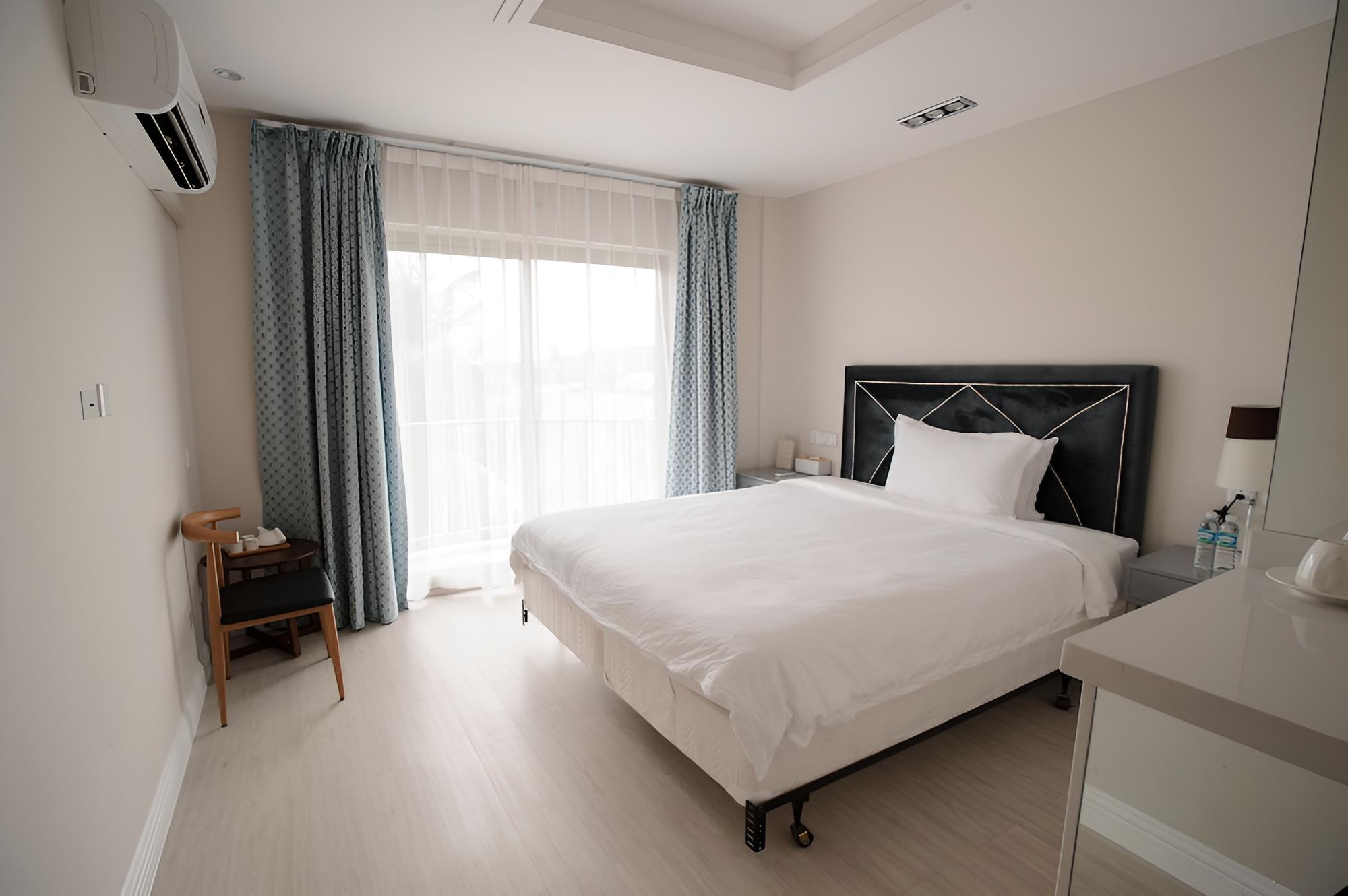 Standard Room, 1 Queen Bed, Non Smoking, City View photo 1