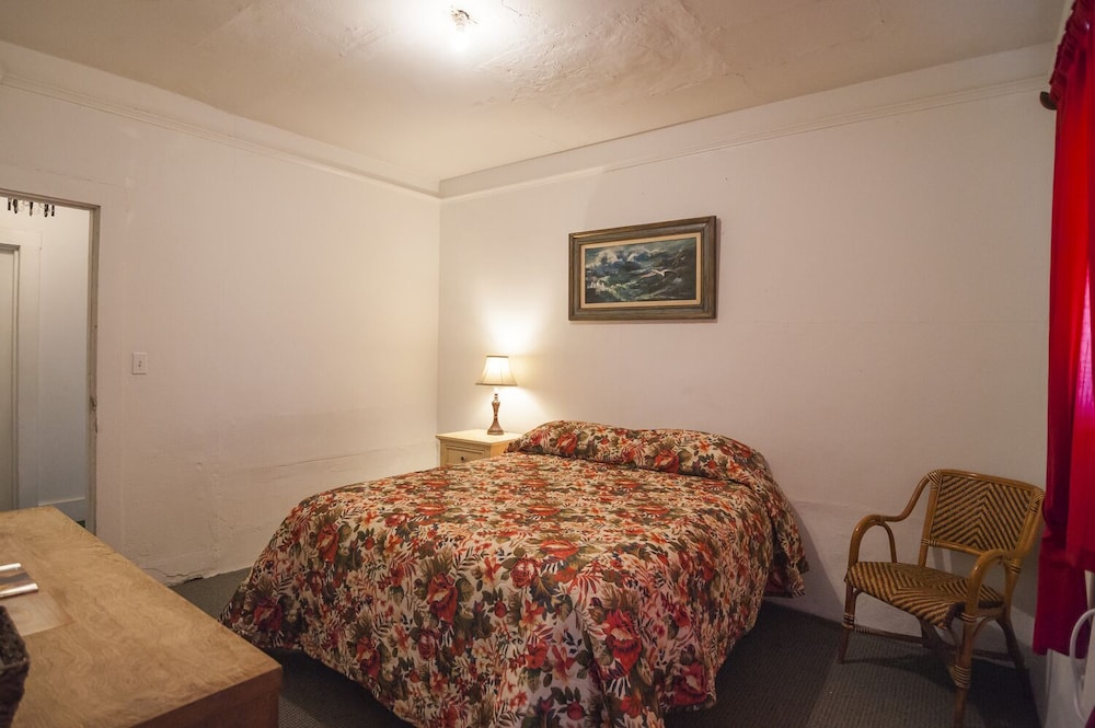Standard Room, 1 Queen Bed photo 1