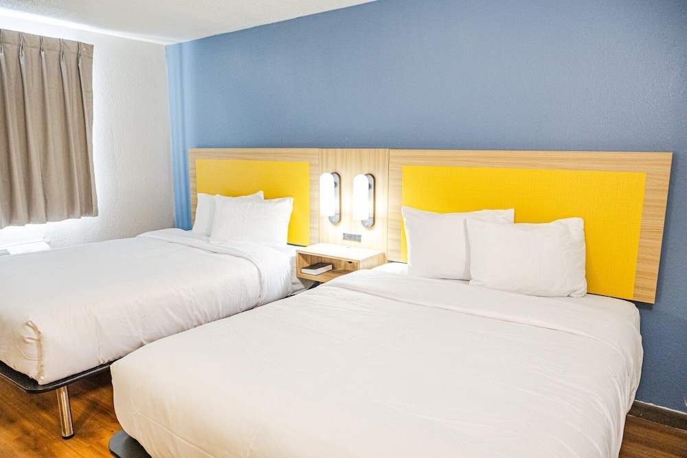 Standard Room, 2 Queen Beds, Non Smoking photo 1