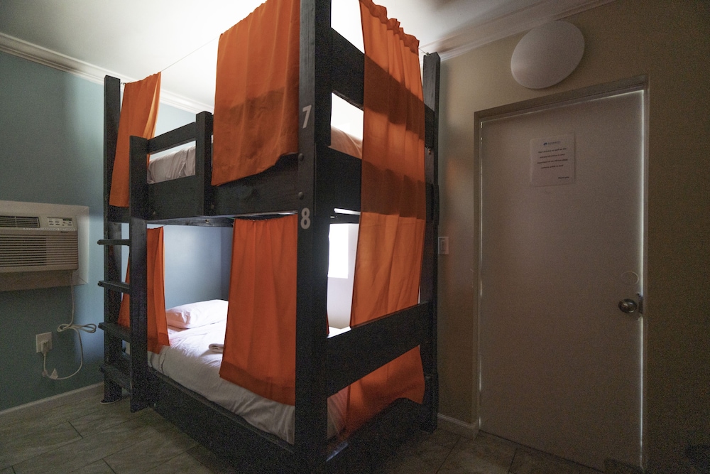 Family Room, Multiple Beds