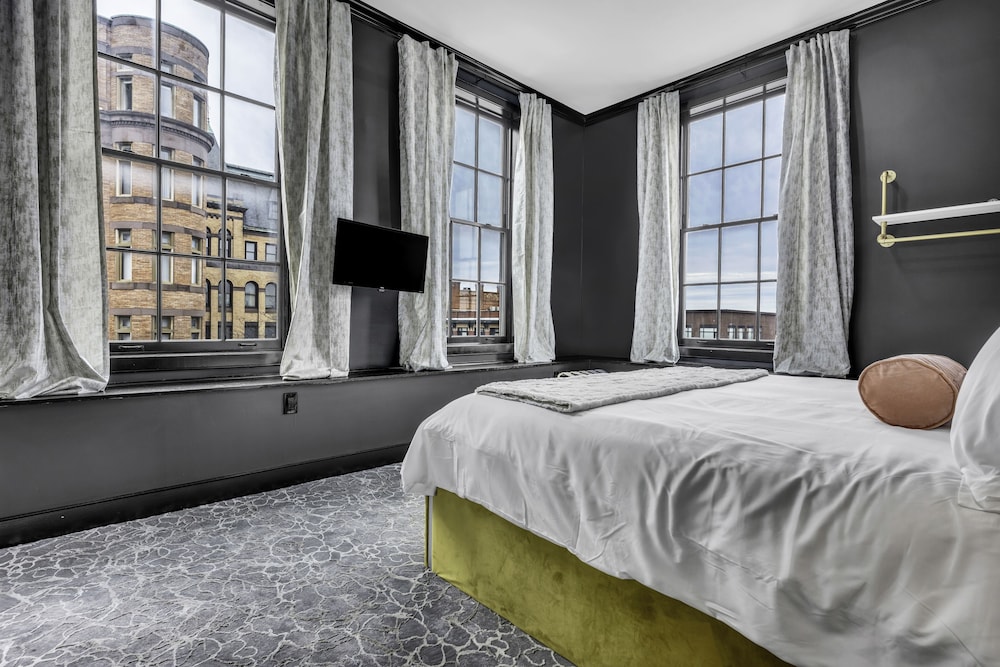 Deluxe Room, 1 King Bed, Accessible, City View photo 3