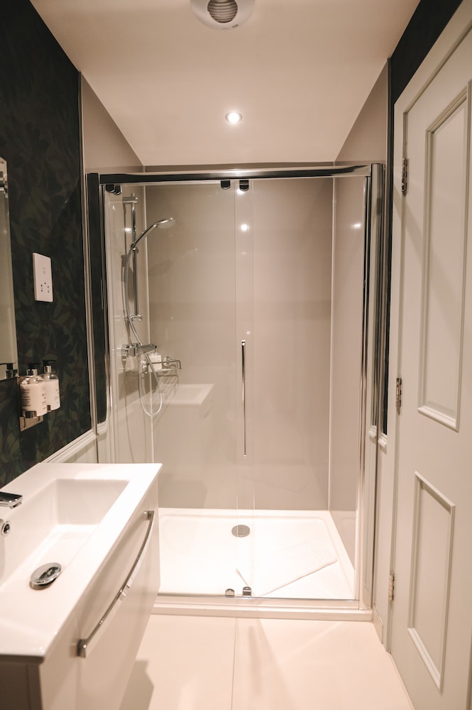Carriage Cottage (Located in Hotel Courtyard) - Photo 4