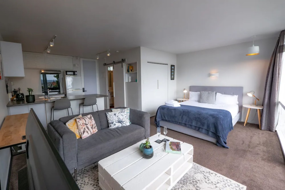 Basic Studio, 1 Queen Bed