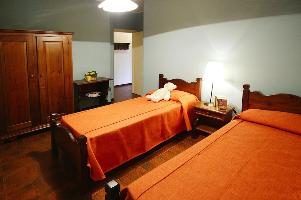 Classic Apartment, 2 Bedrooms photo 2