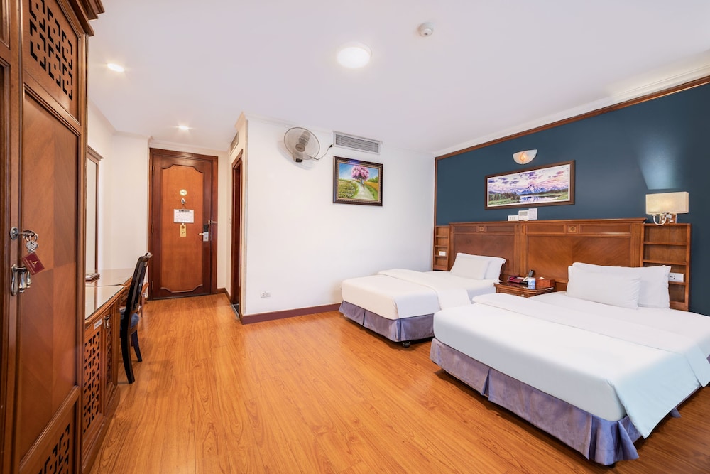 Deluxe twin room (City View)