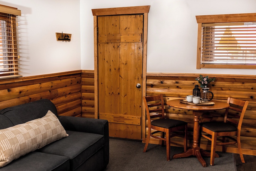 Pioneer's Cabin - Photo 4