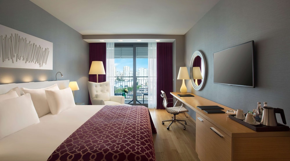 Deluxe Room, City View