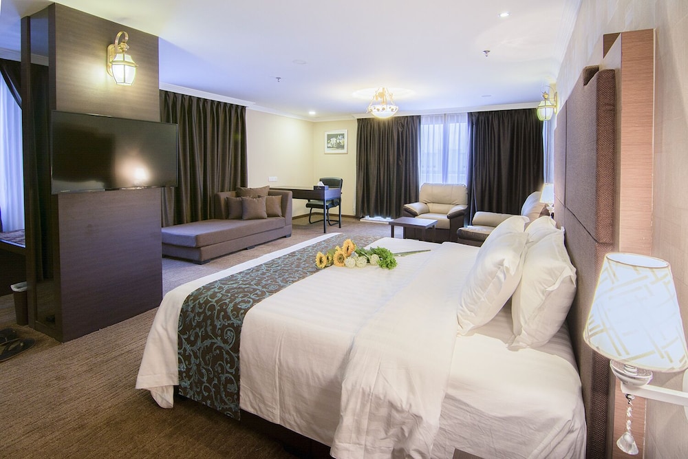 Premier Suite - Photo 3