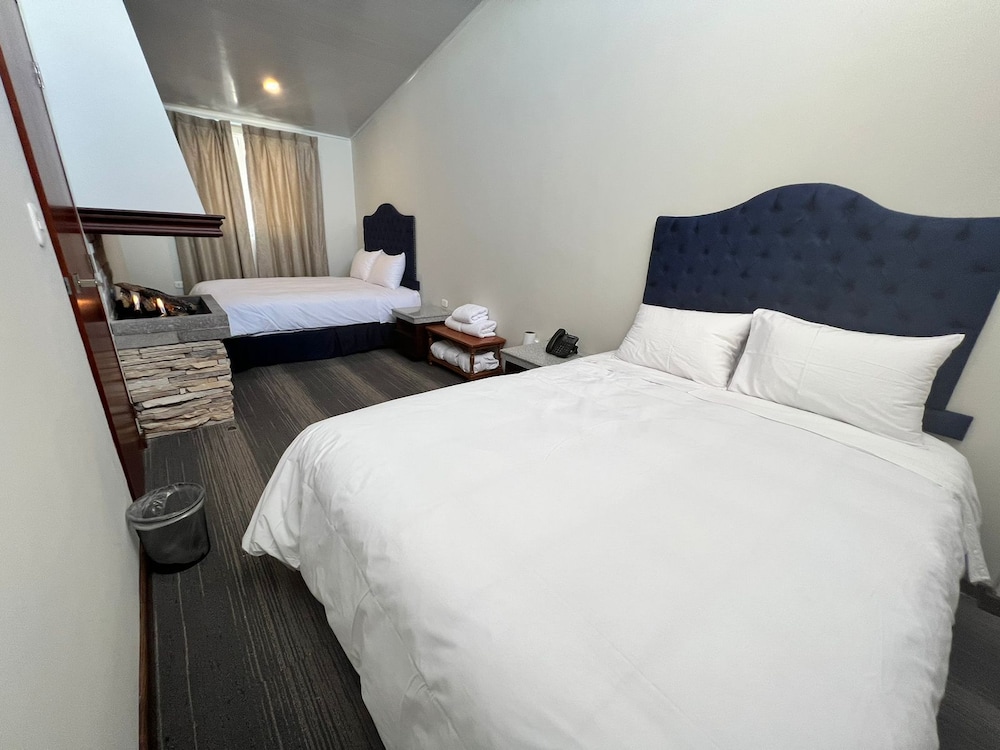 Family Suite, Multiple Beds, Balcony, Mountain View photo 3