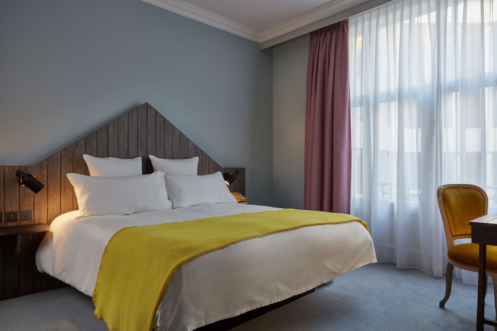 Suite, Canal View