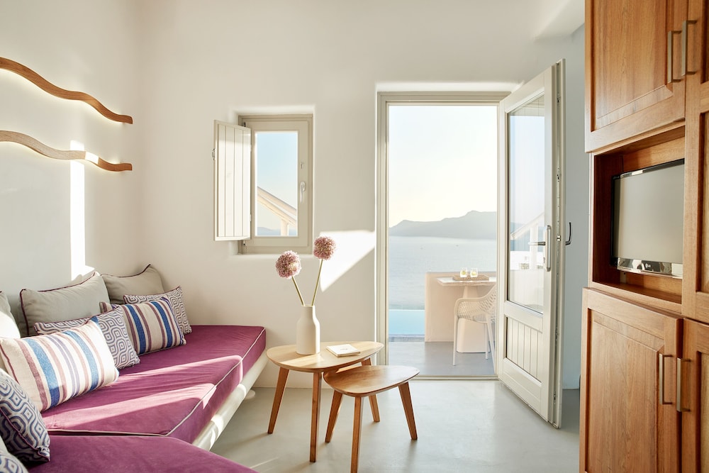 Honeymoon Suite with Outdoor Hot Tub and Caldera View - Photo 27