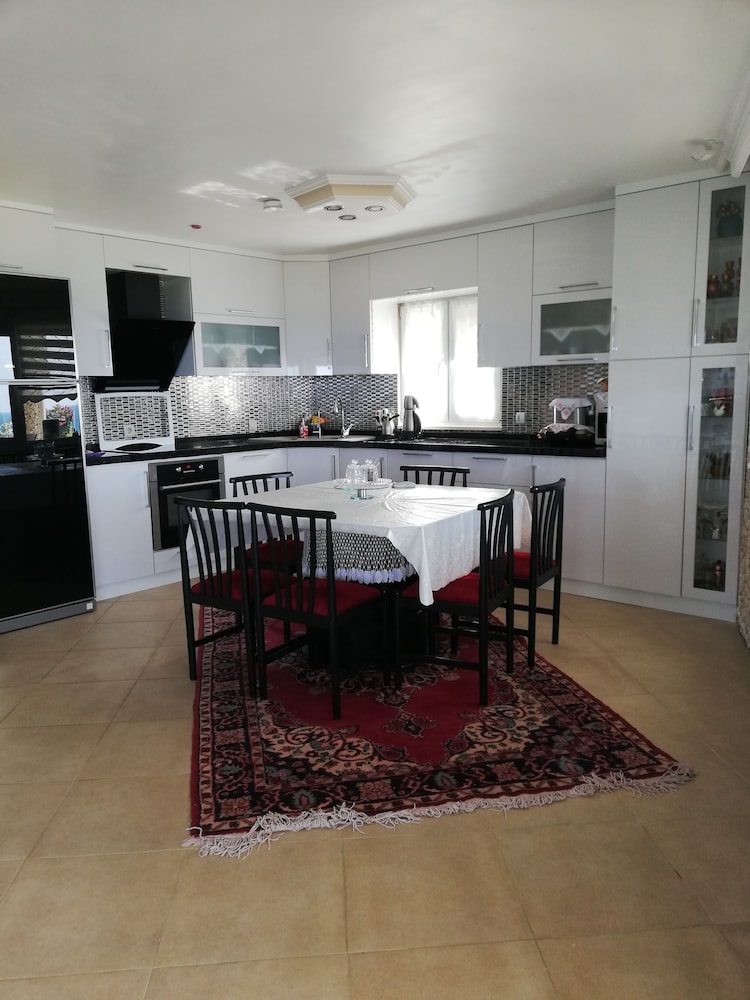 Romantic Apartment, Ground Floor photo 2