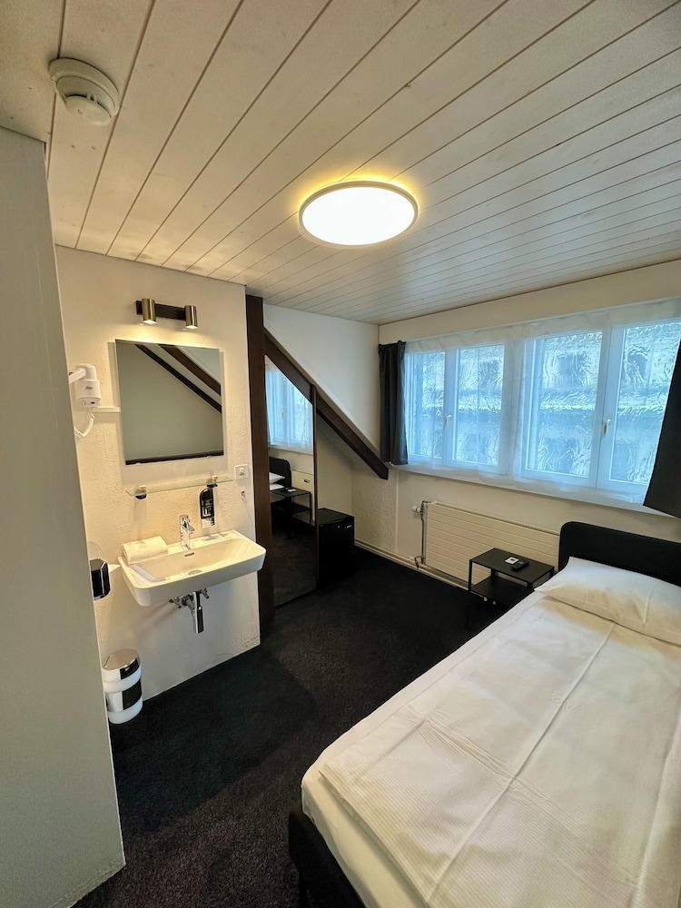Basic Double Room photo 1