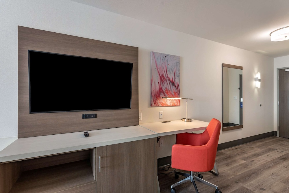Suite, 2 Queen Beds, Non Smoking (Pet-Friendly) - Photo 2