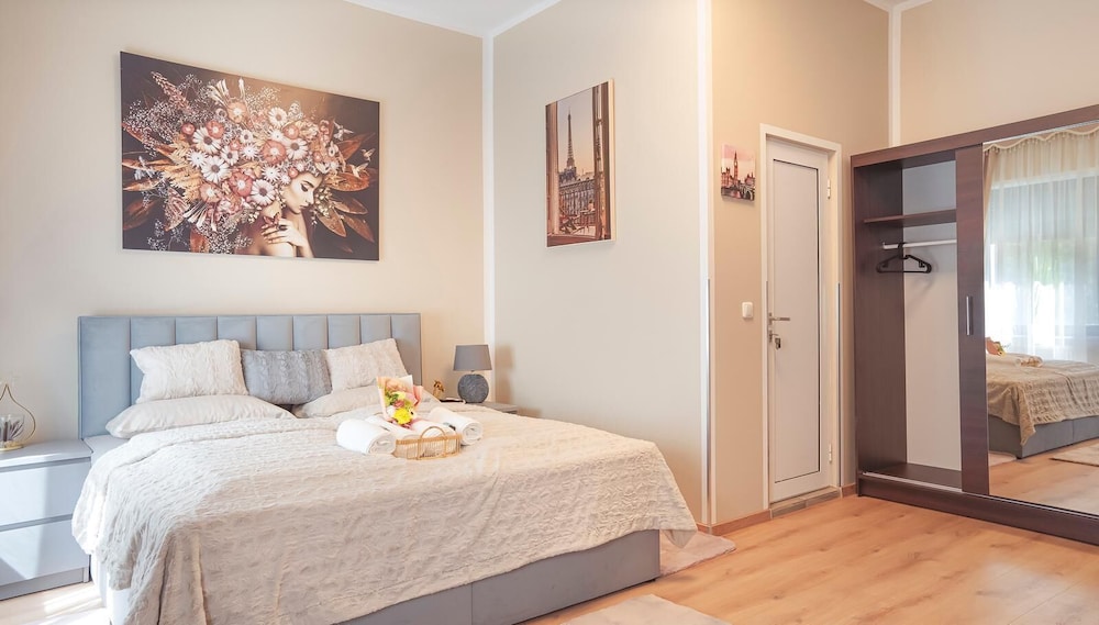 Suite, Private Bathroom