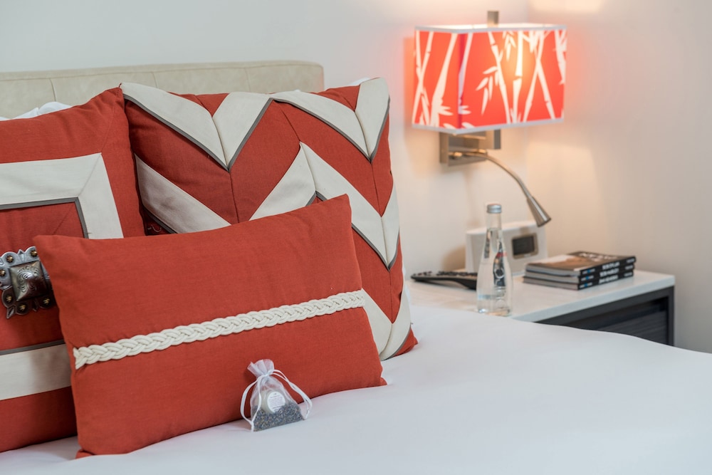 Premium Studio, 1 Queen Bed - Photo 12