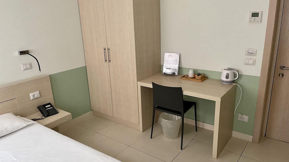Economy Single Room, 1 Twin Bed photo 3