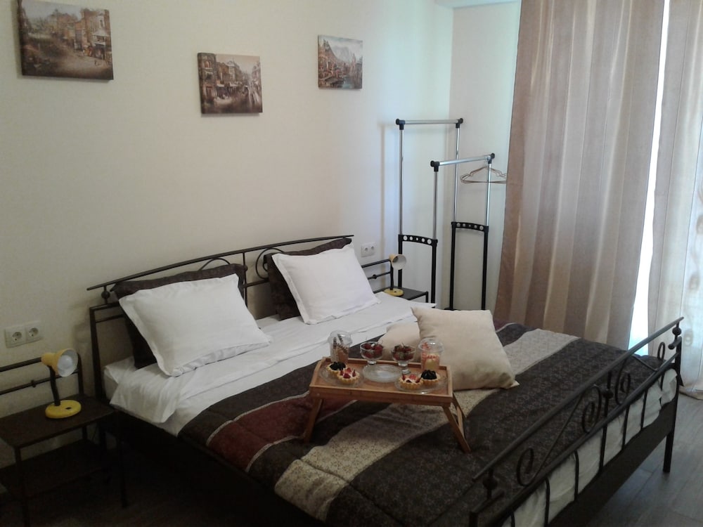 Family Room, Balcony, City View photo 2
