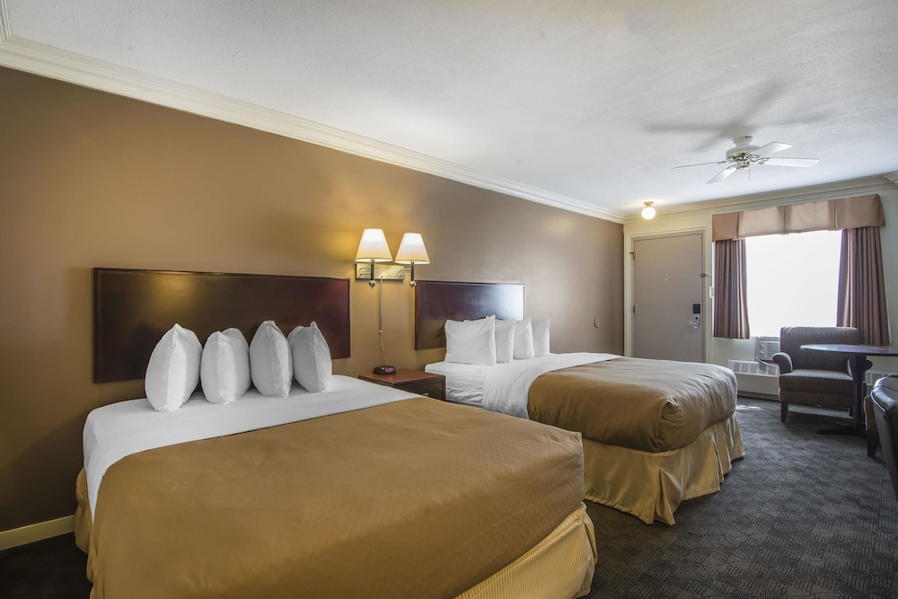 Standard Room, 2 Queen Beds, Non Smoking photo 2