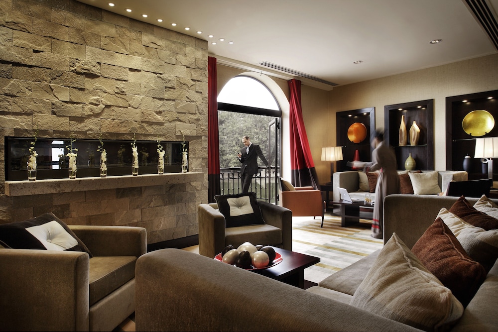 Classic Room, 2 Twin Beds, Lake View (Club) photo 2