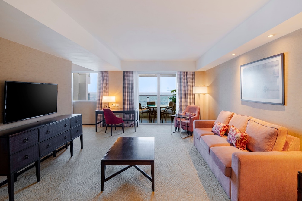 Club Suite, 1 Bedroom - Photo 13