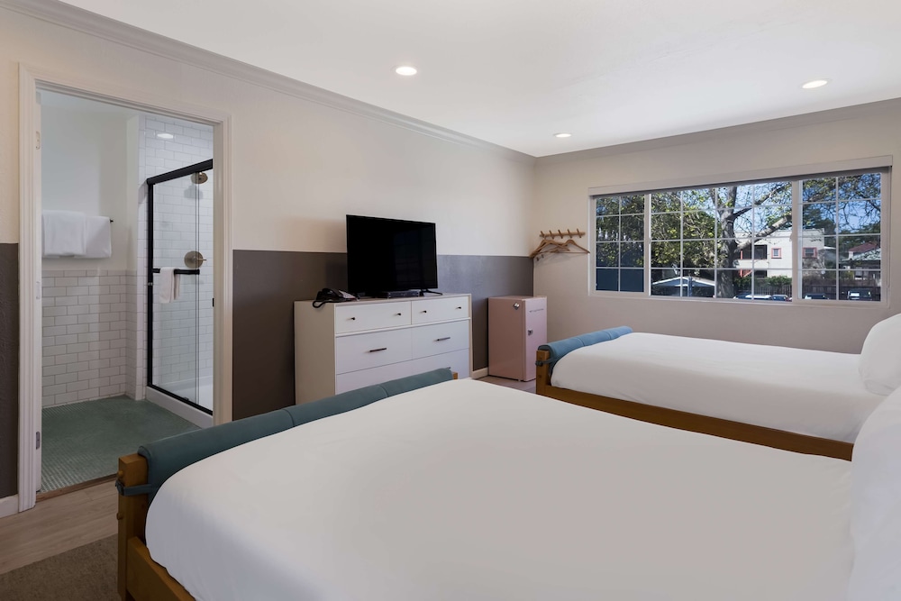 Room, 2 Queen Beds, Non Smoking photo 2
