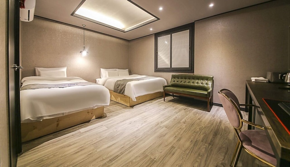Business Twin Room photo 2
