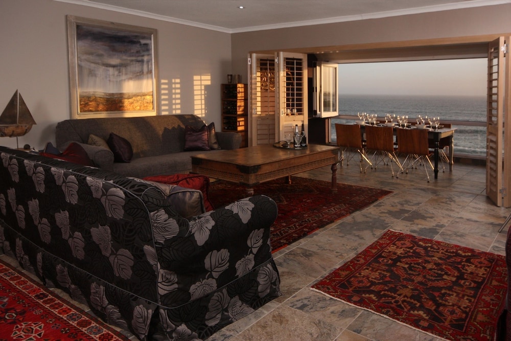 Apartment, 3 Bedrooms, Kitchen, Ocean View photo 2