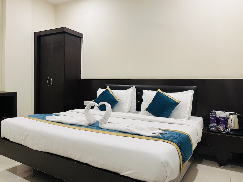 Deluxe Room - Photo 10