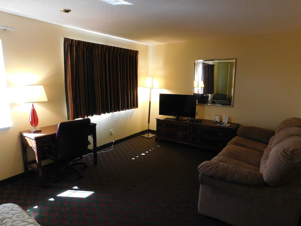 Studio Suite, 1 King Bed, Non Smoking - Photo 4