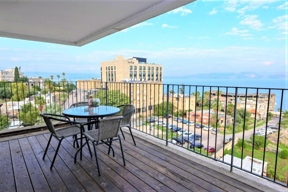 Apartment 25