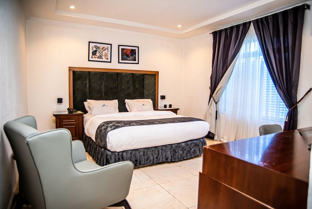 Deluxe Room, 1 Queen Bed photo 1