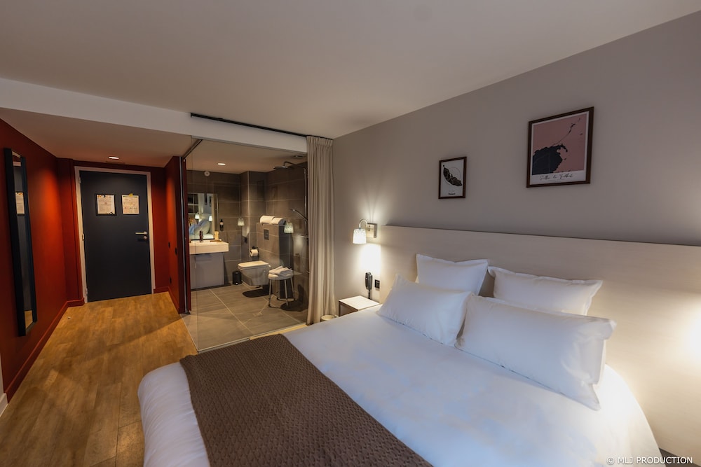 Double Room - Photo 11