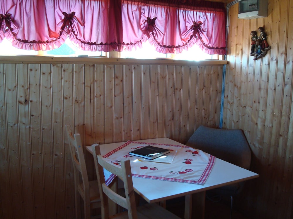 Cabin photo 2