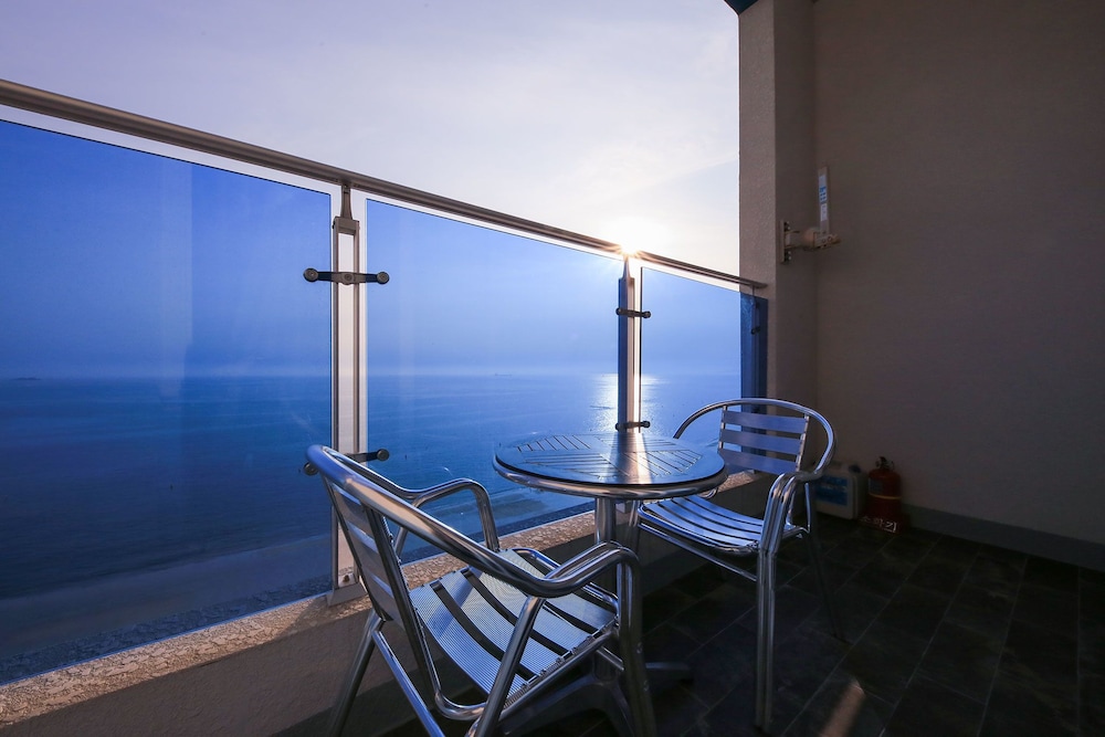 Panoramic Penthouse, 2 Bedrooms, Non Smoking, Ocean View - Photo 4