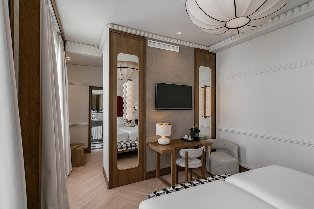 Superior room single use Barrio de las Letras view with balcony - Photo 10