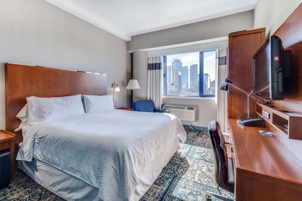 Standard Room, 1 King Bed, Non Smoking - Photo 8