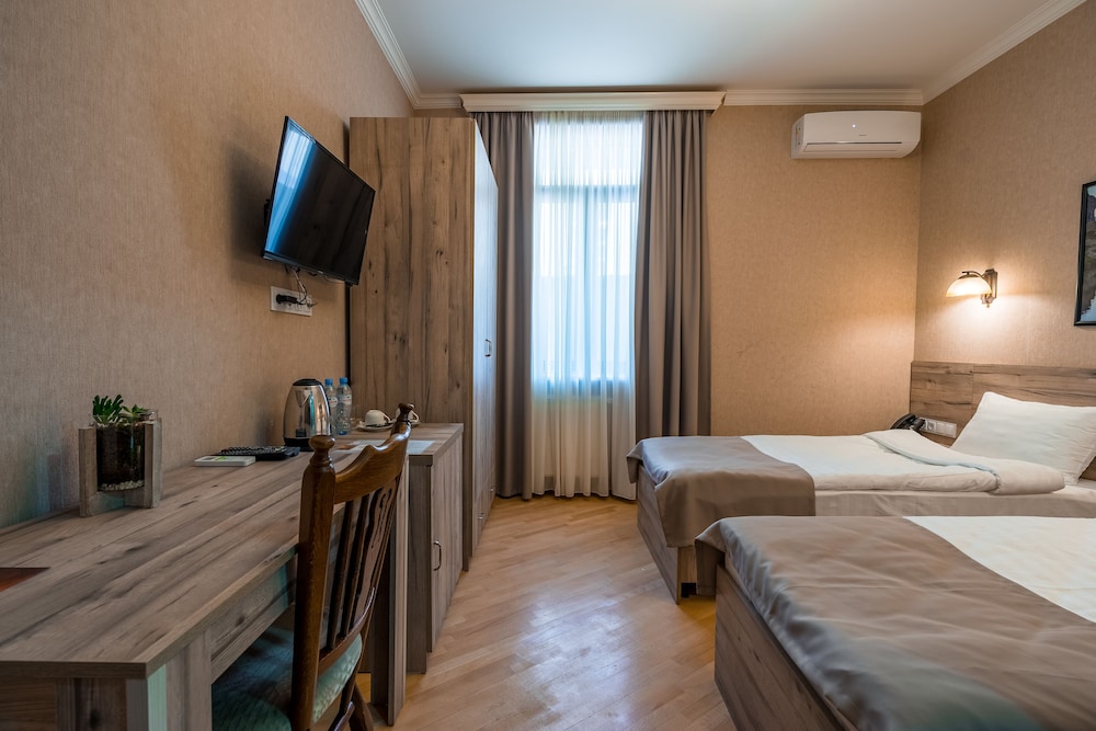 Standard Double or Twin Room photo 2