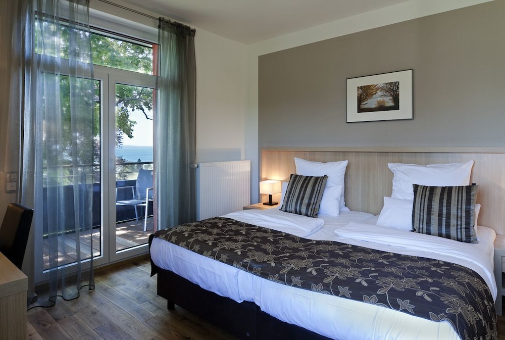 Deluxe Double Room, Balcony, Lake View photo 1