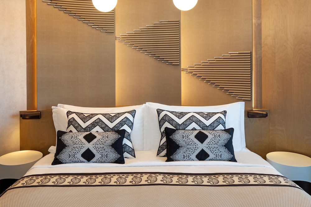 Signature Suite, Multiple Beds - Photo 3