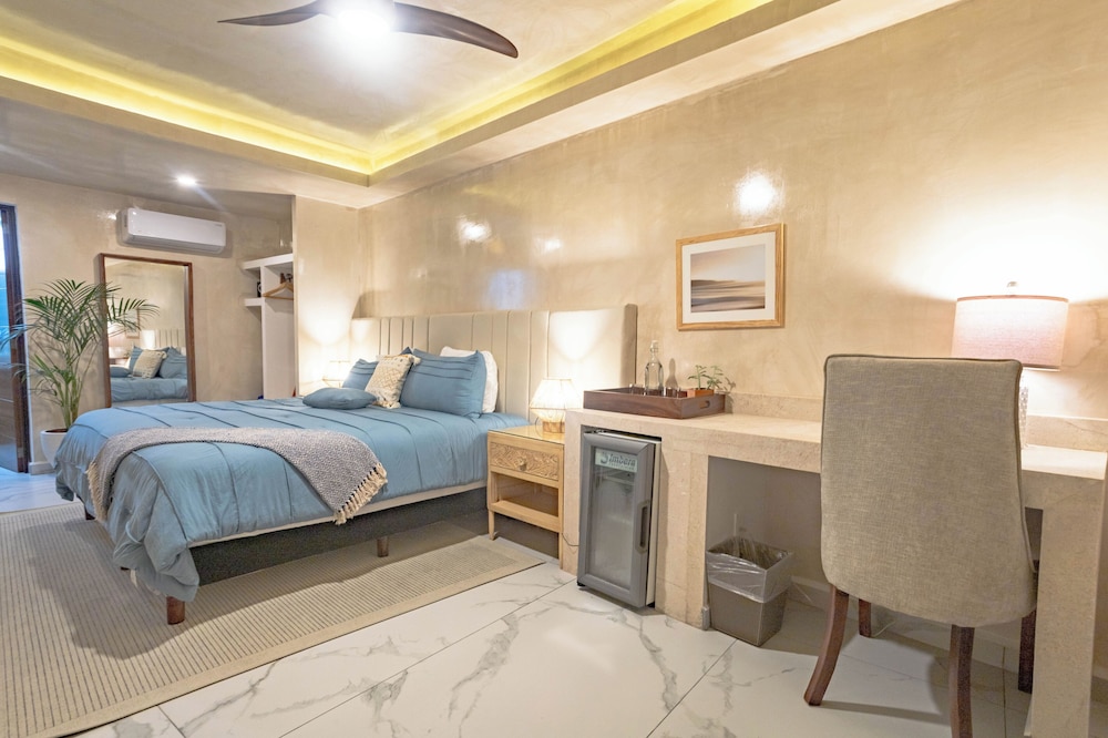 Ocean Breeze - Standard King Room