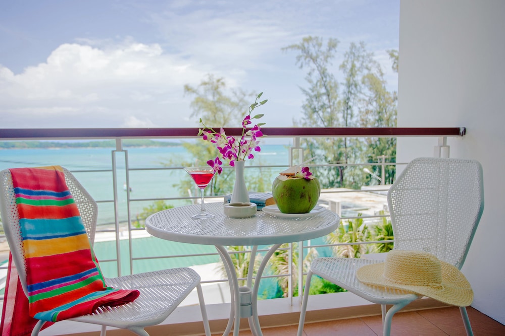Oceanfront Studio with Shower photo 2