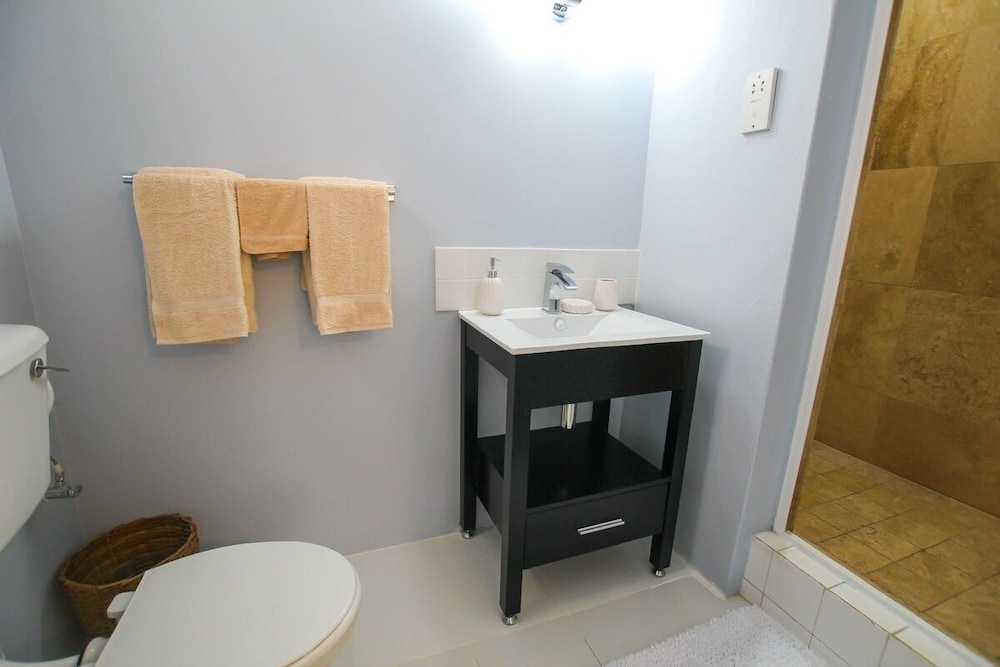 House, 4 Bedrooms photo 2