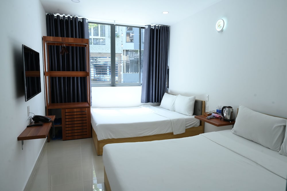Premier Quadruple Room, 2 Queen Beds